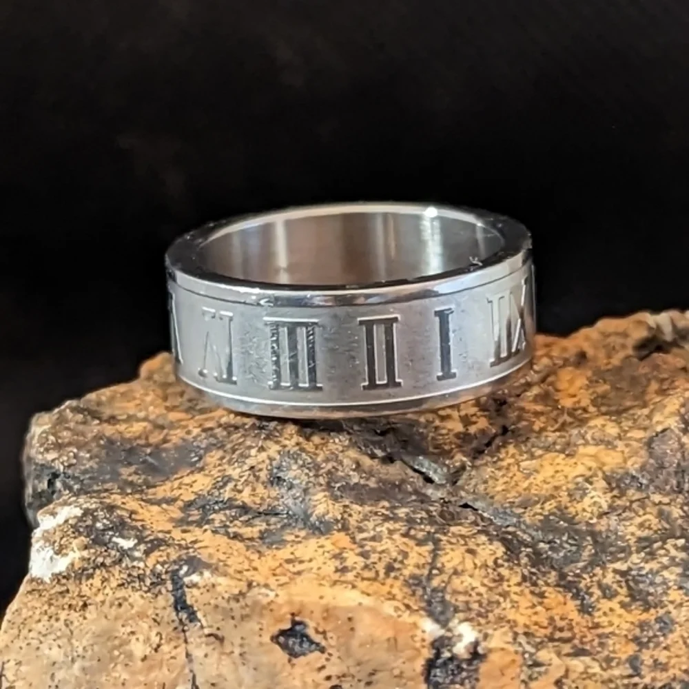 Stainless Steel‎ Roman Numeral Cigar Band Ring Size 8 - Picture 3 of 7